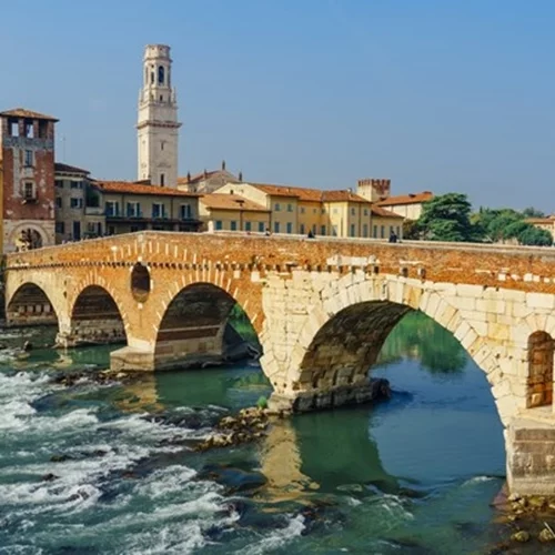 Απόδραση τον Μάη στην Ιταλία: Πέντε λόγοι για να επισκεφθείς τη ρομαντική Βερόνα