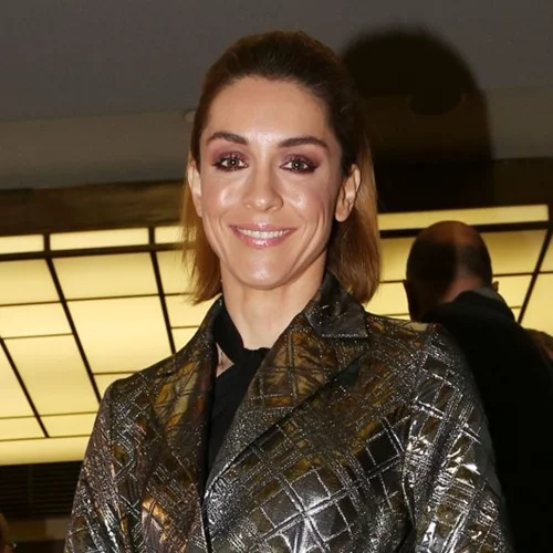 Γιούλικα Σκαφιδά | Με total denim look αγκαλιά με τον γιο της