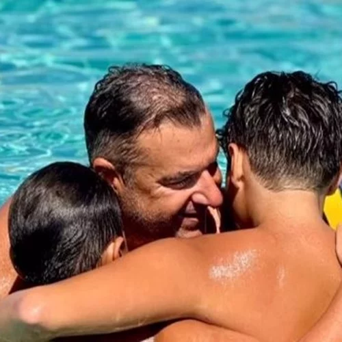 Ρεκόρ αποθεωτικών σχολίων | Η βουτιά του Γιώργου Λιάγκα στα νερά της Τήνου