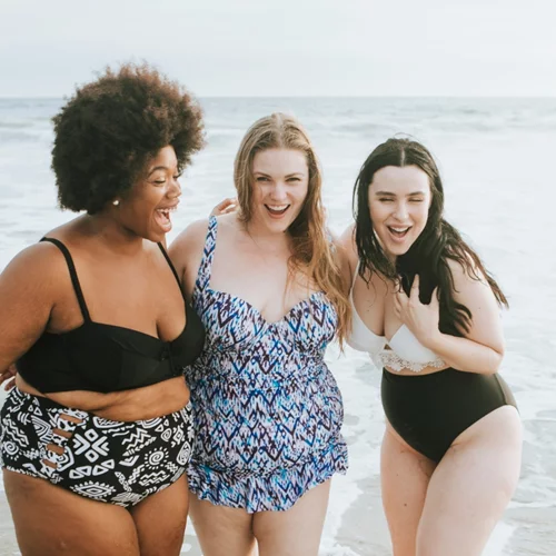 10 plus size ολόσωμα μαγιό που θα σε κάνουν να αγαπήσεις περισσότερο τις καμπύλες σου