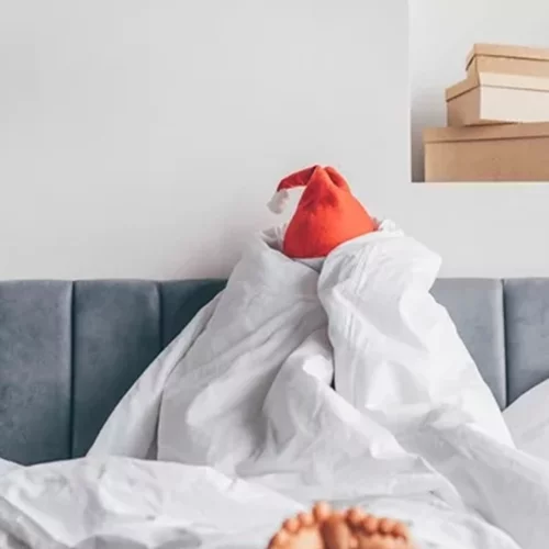 Ξυπνάς εξαντλημένη ή δυσκολεύεσαι να σηκωθείς; Μια νέα μελέτη έχει την απάντηση