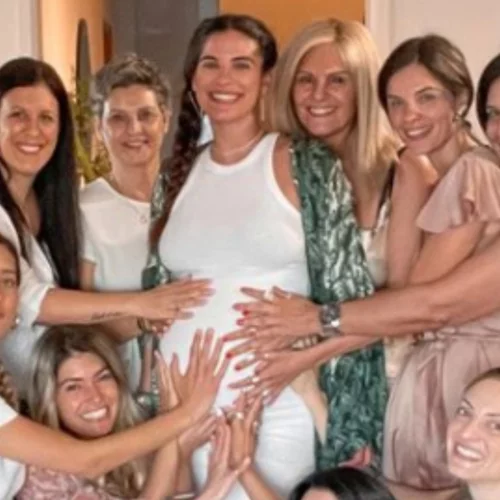 Χριστίνα Μπόμπα | Baby shower - έκπληξη λίγο πριν γεννήσει (pics,vid)