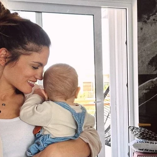 #FamilyGoals | Η Ολίβια Στρατή είδε πρώτη φορά live τον μπαμπά της