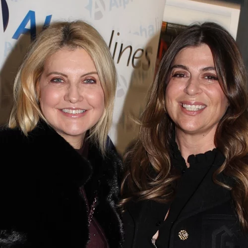 Αθανασία Μαρινάκη | Η κομψή εμφάνιση σε θεατρική βραδιά - Με total black σύνολο