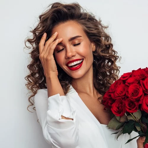 Θηλυκά και κομψά | 5 οικονομικά αρώματα με νότες τριαντάφυλλου