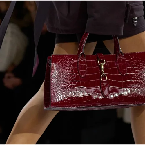 Η πιο chic τσάντα που θα κρατήσεις αυτό το φθινόπωρο