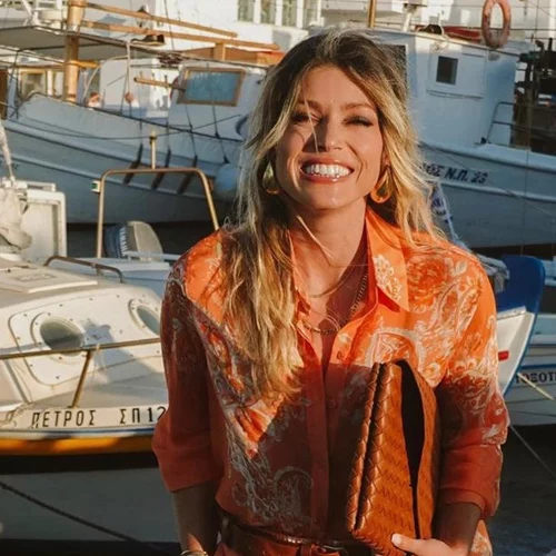 5 κόκκινα μπικίνι για να αντιγράψεις το beach look της Βάσιας Κωσταρά