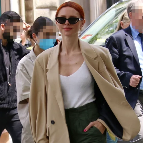 Αυτή είναι η πιο αμφιλεγόμενη τάση του καλοκαιριού και η Έβελυν Καζαντζόγλου θα σε πείσει να την υιοθετήσεις