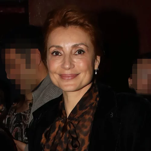 Ευδοκία Ρουμελιώτη | Με leather pants και animal print top σε κοσμικό event