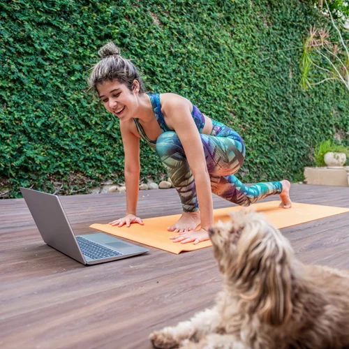 Ασκήσεις για να φύγει η κυτταρίτιδα | Τέσσερις ασκήσεις χωρίς εξοπλισμό