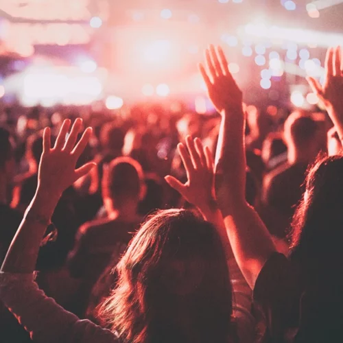 Συναυλίες με αρνητικό self test - Πώς και πότε θα ανοίξουν τα γυμναστήρια