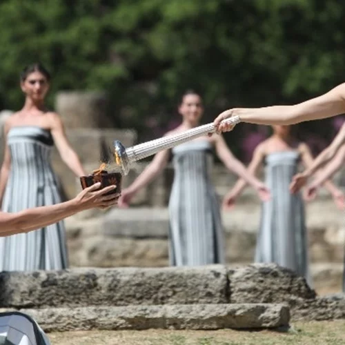 Η Ολυμπιακή Φλόγα ανάβει στην Αρχαία Ολυμπία