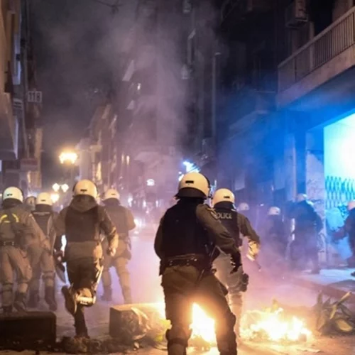 Ολονύχτια επεισόδια στην επέτειο της δολοφονίας Γρηγορόπουλου | 35 προσαγωγές - Σκηνικό πολέμου σε Εξάρχεια, Θεσσαλονίκη