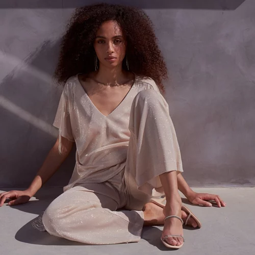 Πώς θα ντυθείς σε έναν ανοιξιάτικο γάμο ή βάφτιση; Πάρε ιδέες για τα looks σου