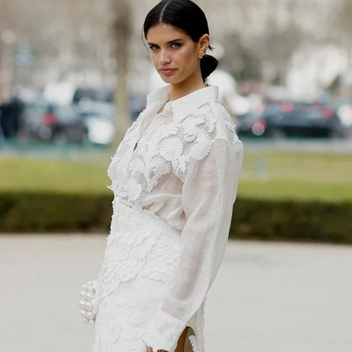 Τα styling tips που θα σε βοηθήσουν να τελειοποιήσεις τα total white looks του καλοκαιριού