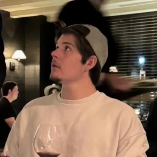 Μάξιμος Κωστόπουλος | Η φωτογραφία του από την Πάτμο με τα αδέρφια του