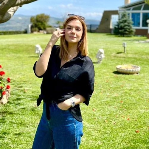 Η Βάσω Λασκαράκη φόρεσε ένα ροζ παντελόνι με τον αλάνθαστο τρόπο | Η safe στιλιστική συμβουλή που προτείνει