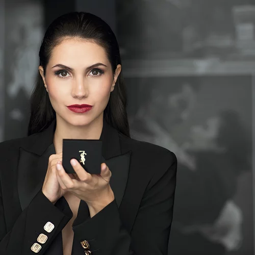 Μελίνα Κόντη | Τα πολυτελή κραγιόν που δεν αποχωρίζεται ποτέ η ηθοποιός