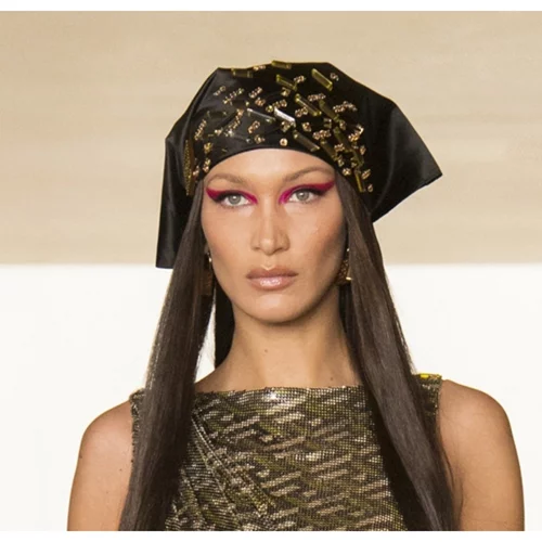 Τo Zara αναδεικνύει το μαντίλι στο πιο hot αξεσουάρ του καλοκαιριού