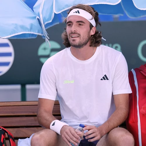 Στέφανος Τσιτσιπάς | Ποια είναι η άγνωστη αδελφή του, που βρέθηκε μαζί του στο γήπεδο