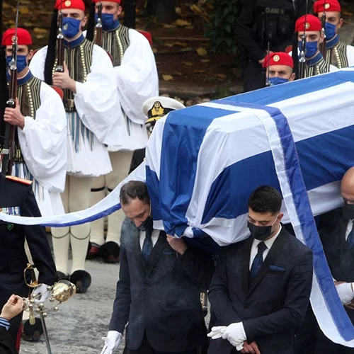Κάρολος Παπούλιας | Με τιμές Αρχηγού Κράτους η κηδεία του πρώην προέδρου της Δημοκρατίας (εικόνες)