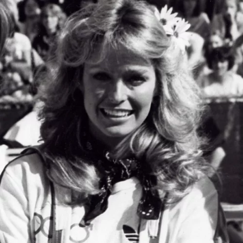 "Farrah Fawcett Flip" | Το απόλυτο χτένισμα του καλοκαιριού