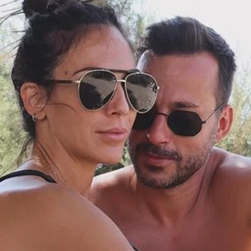 Η Ανθή Βούλγαρη με μαγιό στην Κύθνο | Οι σπάνιες φωτογραφίες με τον σύζυγό της