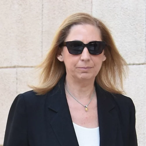 Πήραν φωτιά τα μαλλιά της Μαριλίζας Ξενογιαννακοπούλου στην Ανάσταση (βίντεο)