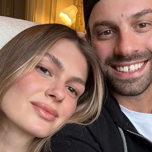 Αμαλία Κωστοπούλου | Το πρώτο της φωτογραφικό άλμπουμ μετά τον γάμο με τον Jake Medwell – Η φωτογραφία με τις βέρες