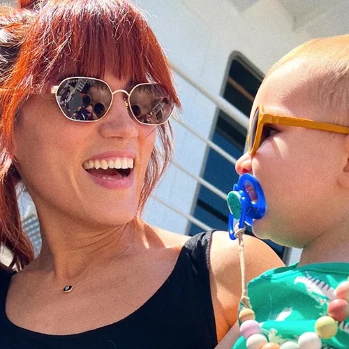 Η Μαίρη Συνατσάκη αποχαιρετά το καλοκαίρι με τις πιο cute φωτογραφίες με την κόρη της, Ολίβια