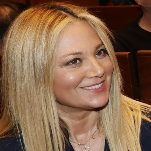 Η Νάνσυ Ζαμπέτογλου στα καλύτερά της | Τα υγιή ξανθά μαλλιά και το υπέροχο δέρμα