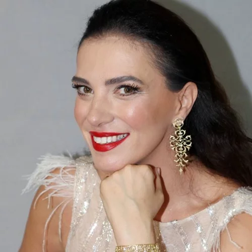 Η Φωτεινή Δάρρα σε μία σπάνια εμφάνιση με την κόρη της | Την έχει φτάσει σε ύψος