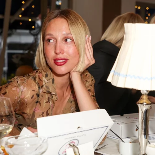 Μαρία Ολυμπία Ντε Γκρες | Ταξίδι στο Λονδίνο μαζί με τα αδέρφιά της για ευχάριστη αφορμή