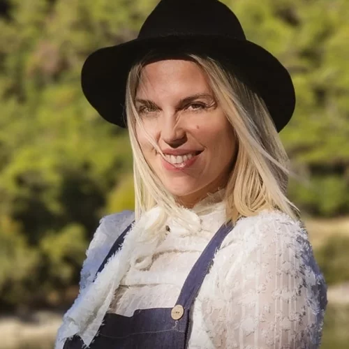 Η Μαντώ Γαστεράτου δημοσίευσε το πιο τρυφερό βίντεο με την πρώτη συνάντηση της κόρης της με τον νεογέννητο γιο της