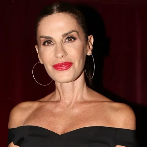 Κάτια Νικολαΐδου | Συντετριμμένοι η μητέρα και ο αδερφός της στη κηδεία της