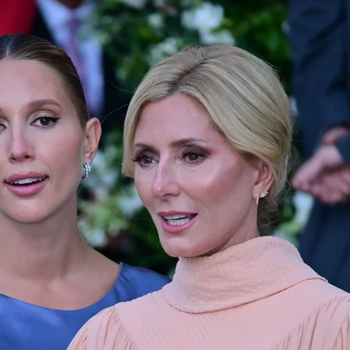 Marie Chantal | Το αγαπημένο της ρουζ σε μορφή stick που λατρεύουν όλες οι γυναίκες άνω των 50