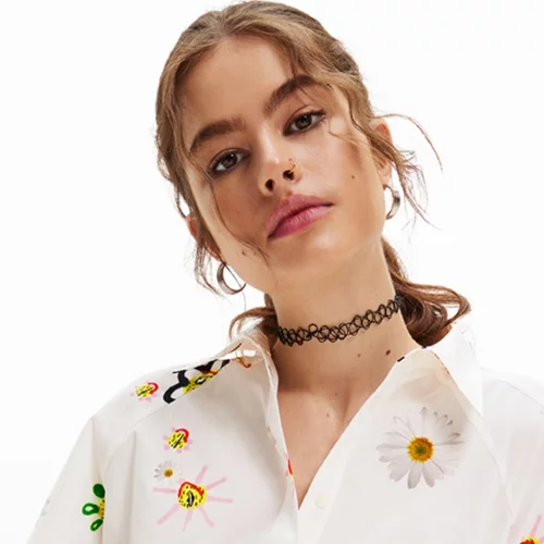 Φλοράλ, εμπριμέ και πολύχρωμα κολλάζ | Η νέα συλλογή της Desigual σε προσκαλεί να εκφράσεις τη μοναδικότητα σου