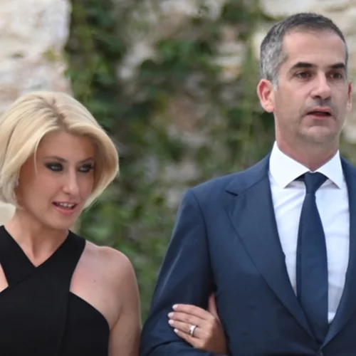 Σία Κοσιώνη | Η εμφάνιση με little black dress στο Προεδρικό Μέγαρο