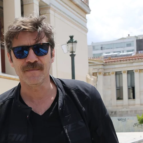 Γιάννης Στάνκογλου | "Επειδή σου αρέσουν οι γυναίκες, δε σημαίνει ότι δε μπορείς να φιλήσεις στο στόμα έναν φίλο σου. Σιγά!"