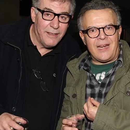 30+ χρόνια πριν: Μιχάλης Ρέππας και Θανάσης Παπαθανασίου σε παραλία του Πηλίου