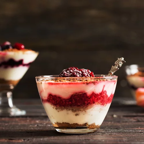 Δροσερό γιαουρτογλυκό με 4 υλικά - Γίνεται σε 5 λεπτά και είναι πεντανόστιμο