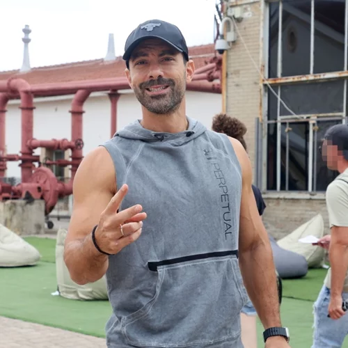 Σάκης Τανιμανίδης | Παίζει μπάσκετ με τον Σταύρο Σβήγκο στο πατρικό του στη Θεσσαλονίκη