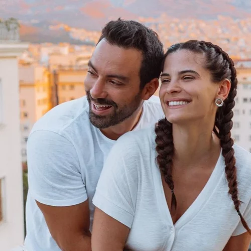 Το πάρτι γενεθλίων του Σάκη Τανιμανίδη | Η Χριστίνα Μπόμπα με εντυπωσιακό μεταλιζέ φόρεμα
