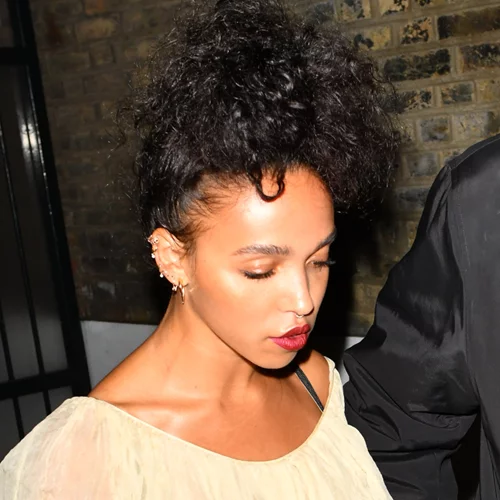 FKA Twigs | Μίλησε για τις ρατσιστικές επιθέσεις που δέχτηκε από τους fans του Robert Pattinson