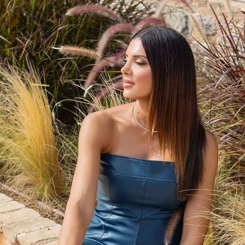 Burgundy & Aubergine | Ο κομψός χρωματικός συνδυασμός στην εμφάνιση της Σταματίνας Τσιμτσιλή