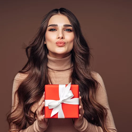 Τα χριστουγεννιάτικα δώρα που θα έκανε μια beauty editor στην καλύτερή της φίλη