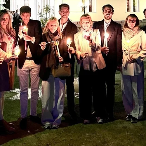 Πάσχα στον Πόρο για την τέως βασιλική οικογένεια - Απούσα η Τατιάνα Μπλάτνικ