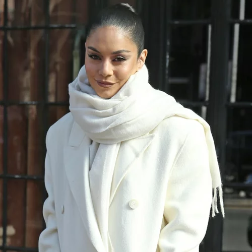 Τα κασκόλ που θα φοράς day to night αυτή την εποχή