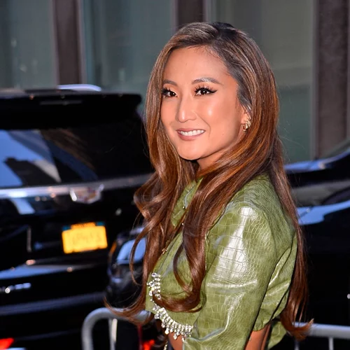 Ashley Park | Η πρωταγωνίστρια της σειράς "Emily in Paris" εντυπωσίασε φορώντας ελληνικό brand