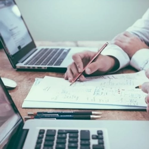 Επιπλέον έσοδα 2 δισ. κάθε χρόνο έως το 2026, ο στόχος της κυβέρνησης για χρηματοδότηση νέων φοροελαφρύνσεων